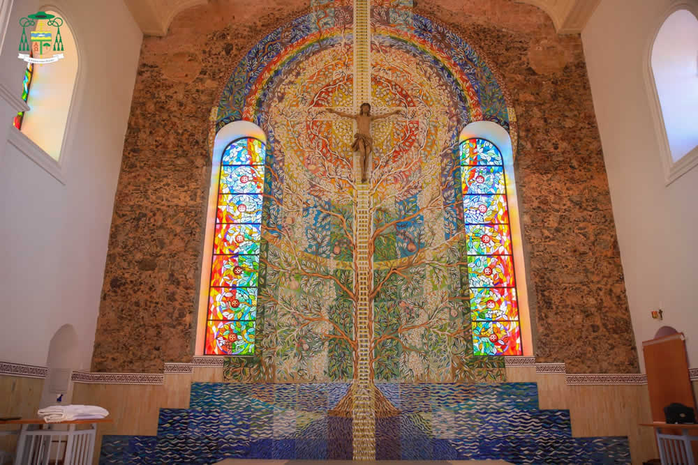 ÓBIDOS: Concluído o mosaico que compõe a Árvore da Vida da Catedral de Sant'Ana