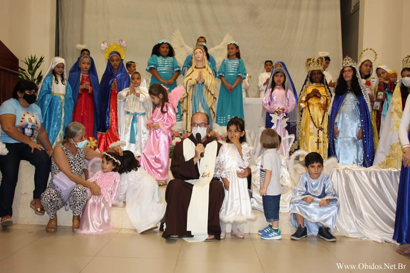 ÓBIDOS: Festividade de Santa Maria encerra com Carreata e Coroação de Maria