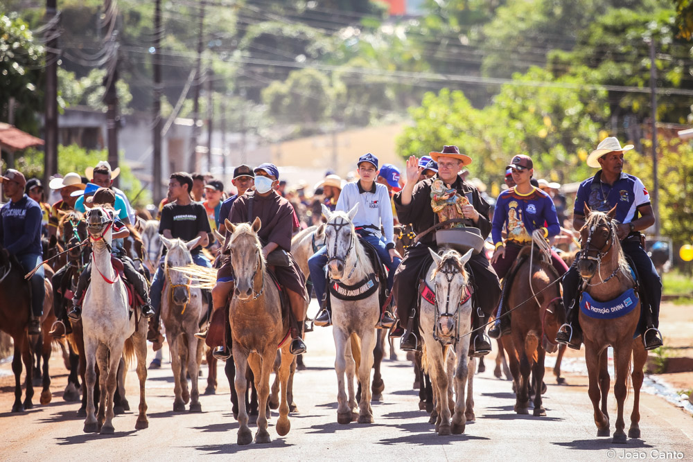 Em Óbidos, cavalgada reúne cavaleiros pra homenagear Sant´Ana