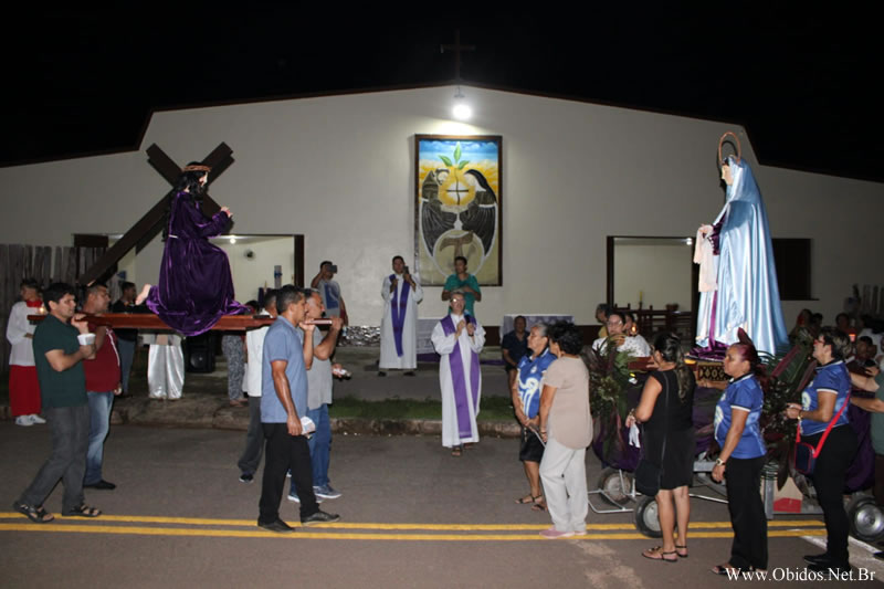 Em Óbidos, a tradicional Procissão do Encontro reúne comunidade católica