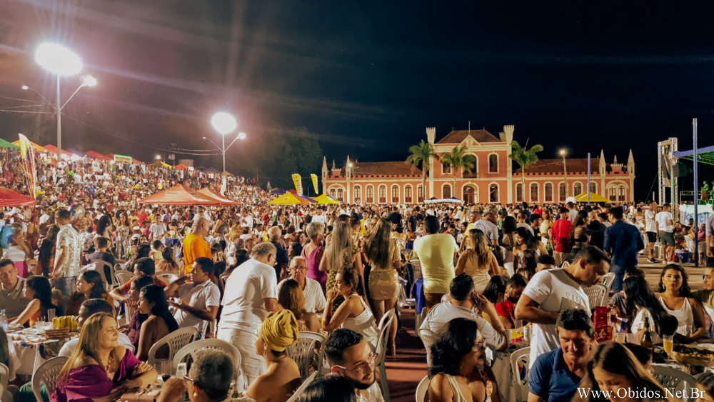 Praça da Cultura  revive a tradição do Réveillon Popular em Óbidos