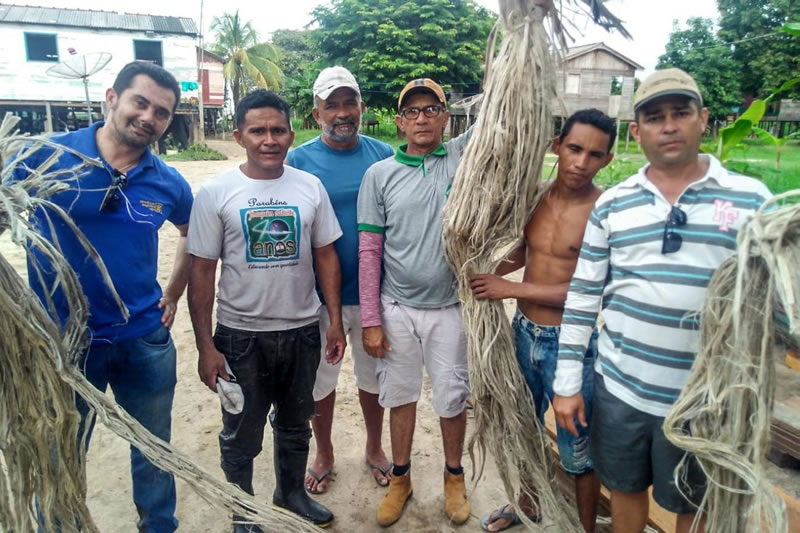 Técnicos com produtores de Juta em Alenquer