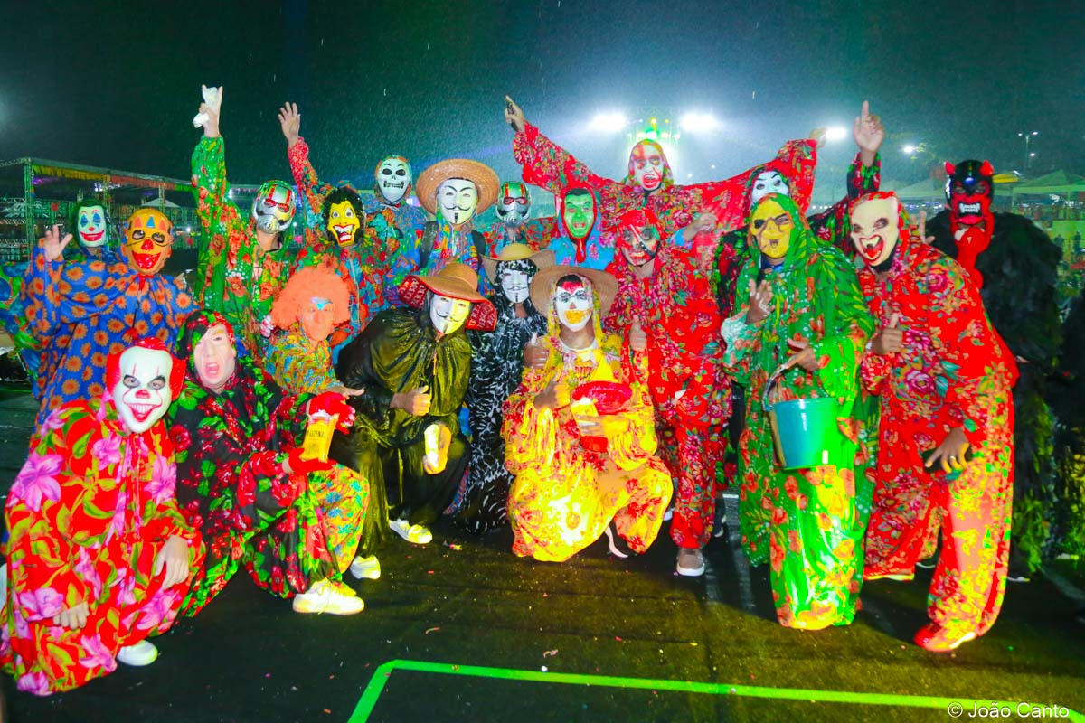 OBIDOS.NET.BR – Carnapauxis 2026: “Hoje é Dia de Fobó” marca o desfile do Bloco Unidos do Morro sob forte chuva