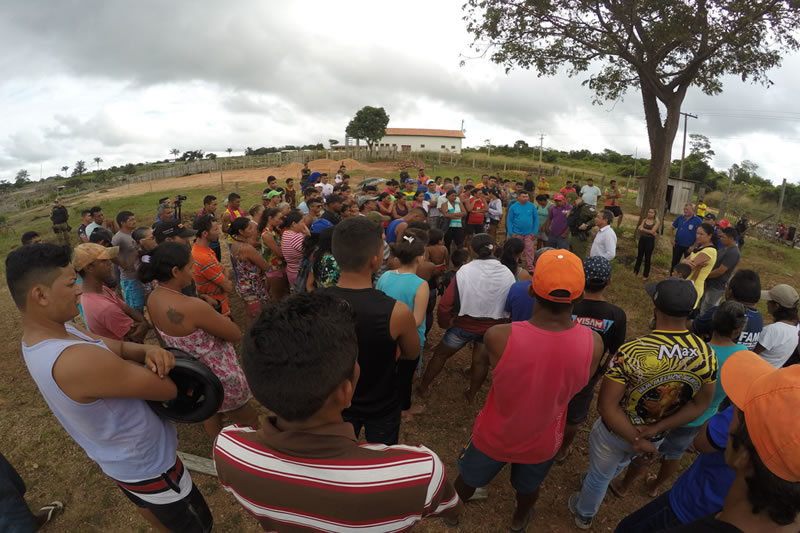 Prefeito de Óbidos reúne com famílias que invadiram terreno do Distrito Industrial