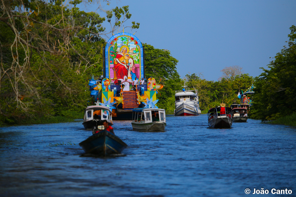 Círio Fluvial de Sant’Ana reúne milhares de fiéis e abre a Festividade 2026 em Óbidos